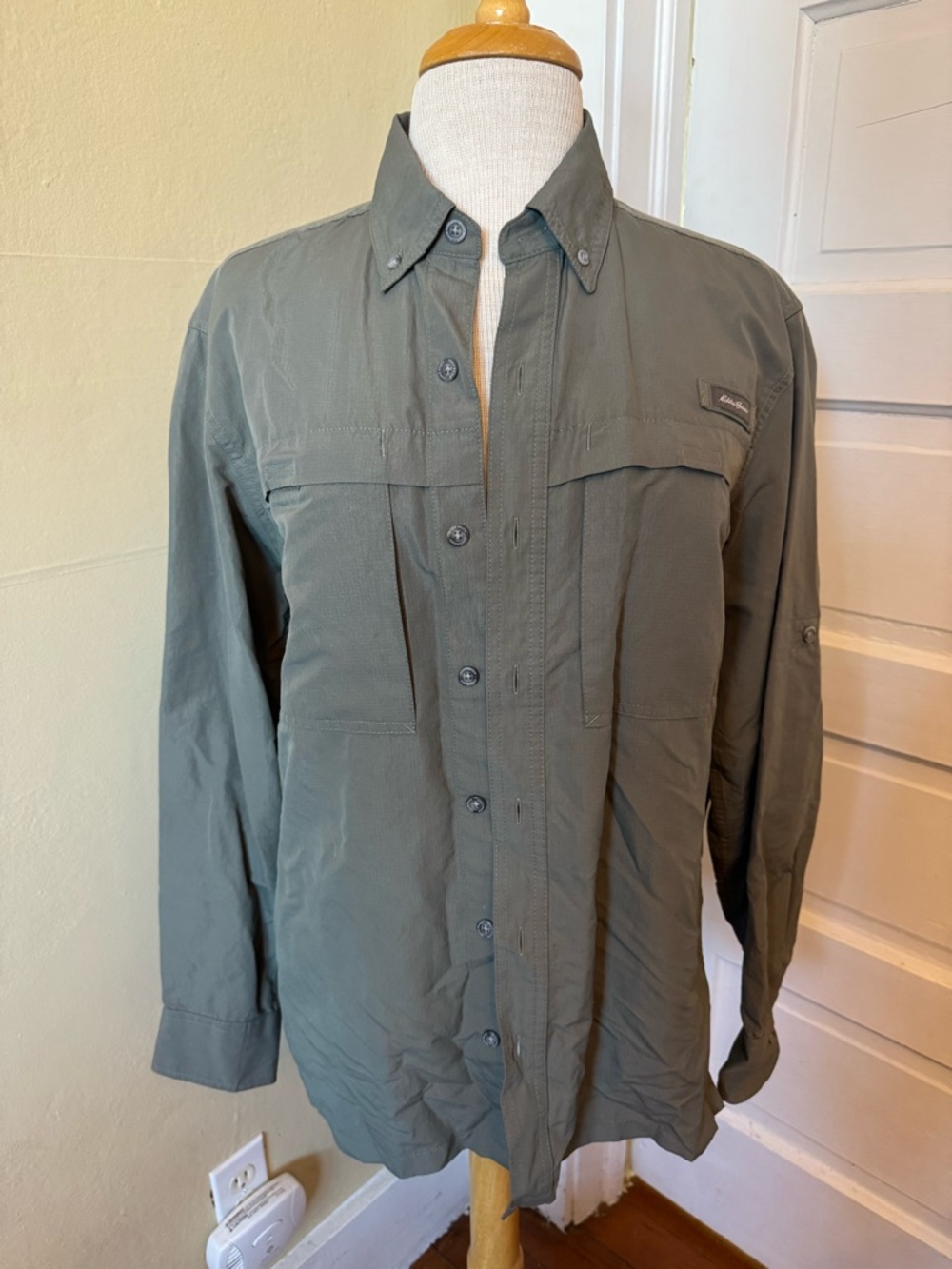 Eddie Bauer Men's Button-Down Utility Shirt Jacket in Olive Green